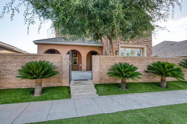 1802 N Kaweah Avenue, Clovis, CA 93619