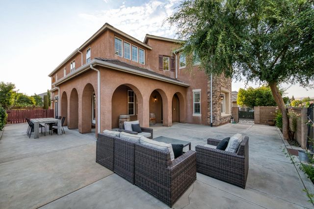 1802 N Kaweah Avenue, Clovis, CA 93619