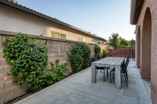 1802 N Kaweah Avenue, Clovis, CA 93619