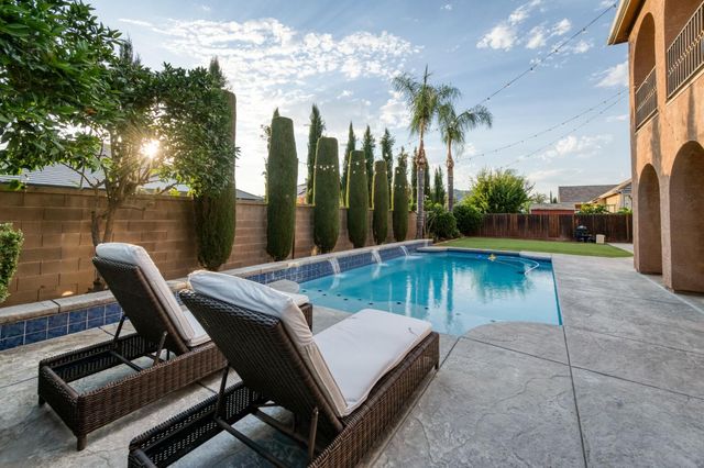 1802 N Kaweah Avenue, Clovis, CA 93619