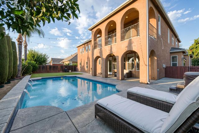1802 N Kaweah Avenue, Clovis, CA 93619