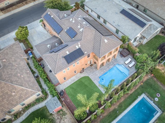 1802 N Kaweah Avenue, Clovis, CA 93619
