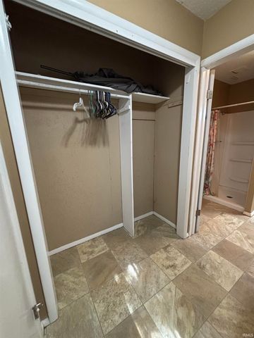 226 E Airport Road, Kendallville, IN 46755
