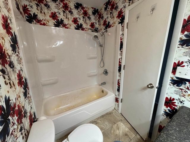 226 E Airport Road, Kendallville, IN 46755