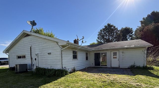 226 E Airport Road, Kendallville, IN 46755
