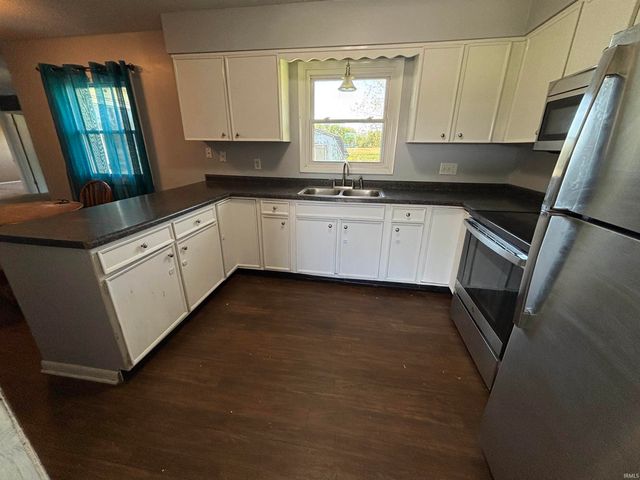 226 E Airport Road, Kendallville, IN 46755