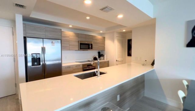 121 NE 34th St 807, Miami, FL 33137