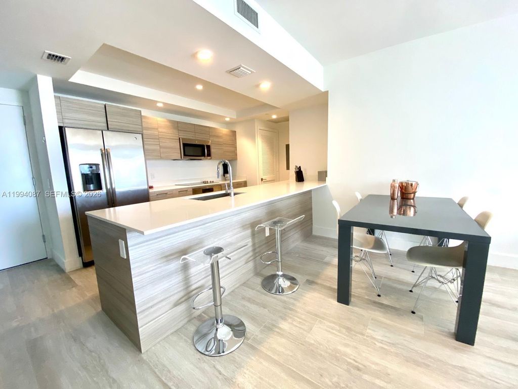 121 NE 34th St 807, Miami, FL 33137