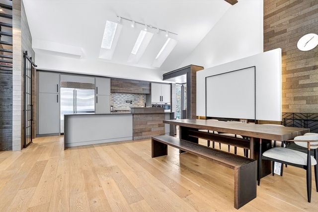 719 Wellesley St, Weston, MA 02493