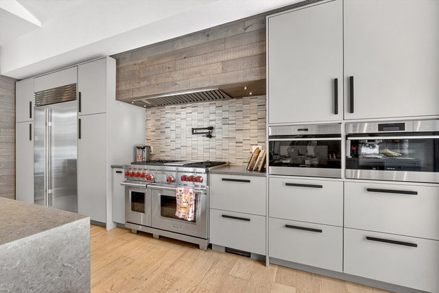 719 Wellesley St, Weston, MA 02493