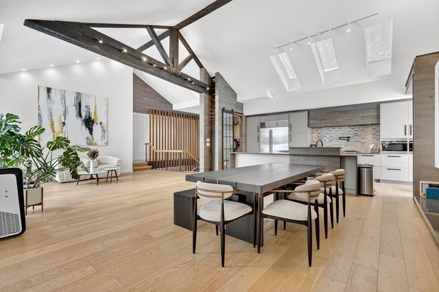 719 Wellesley St, Weston, MA 02493