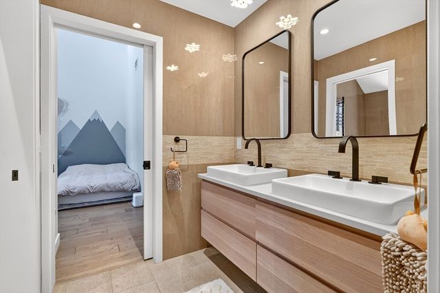 719 Wellesley St, Weston, MA 02493