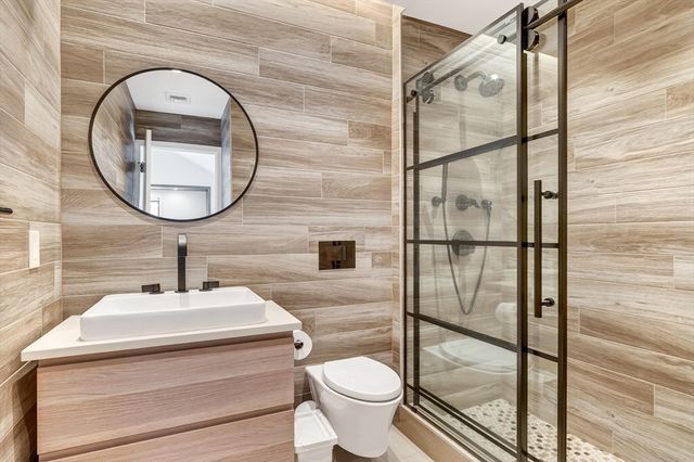 719 Wellesley St, Weston, MA 02493