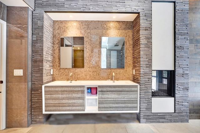 719 Wellesley St, Weston, MA 02493