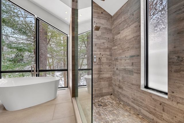 719 Wellesley St, Weston, MA 02493