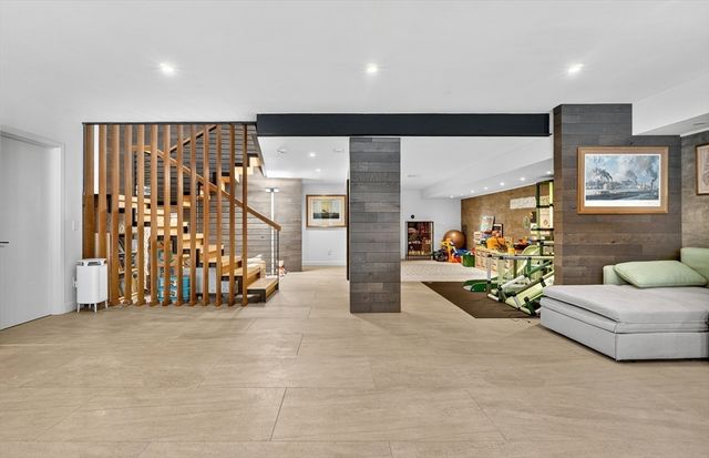 719 Wellesley St, Weston, MA 02493