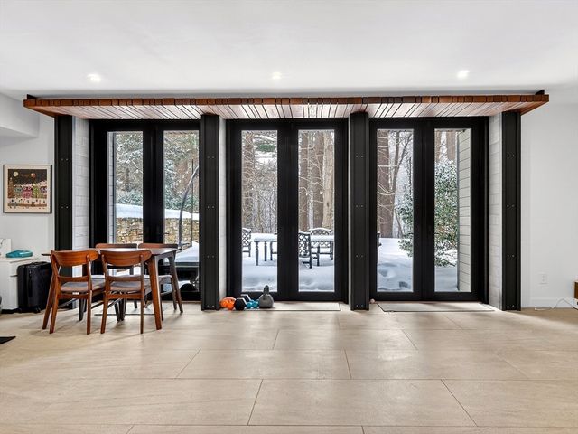 719 Wellesley St, Weston, MA 02493