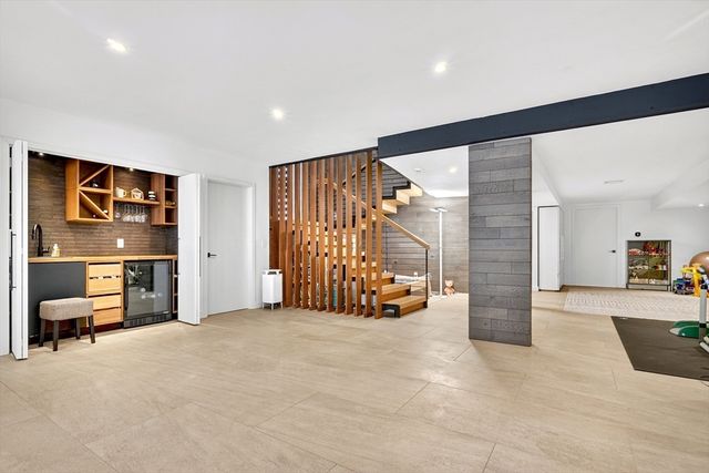 719 Wellesley St, Weston, MA 02493