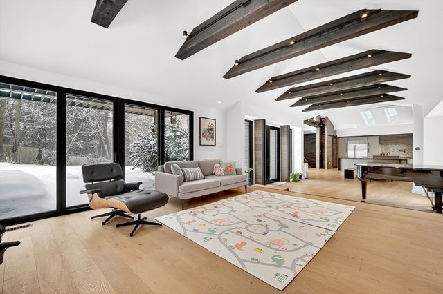 719 Wellesley St, Weston, MA 02493