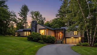 719 Wellesley St, Weston, MA 02493