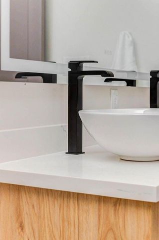 4805 Paula St B, Houston, TX 77033