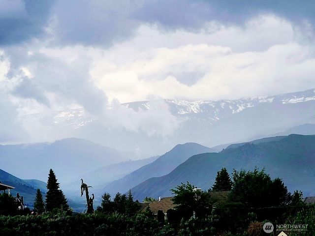 713 19th Street NE, East Wenatchee, WA 98802