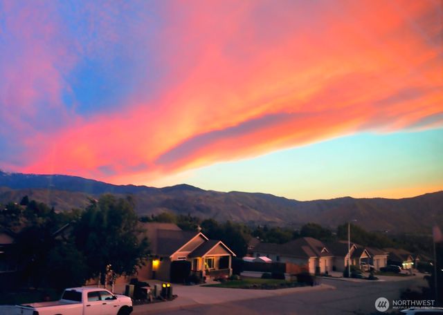 713 19th Street NE, East Wenatchee, WA 98802