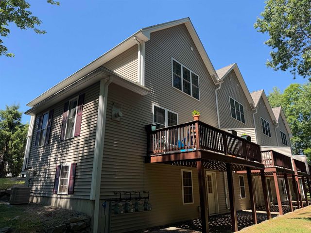 13 Lilac Lane, Newmarket, NH 03857