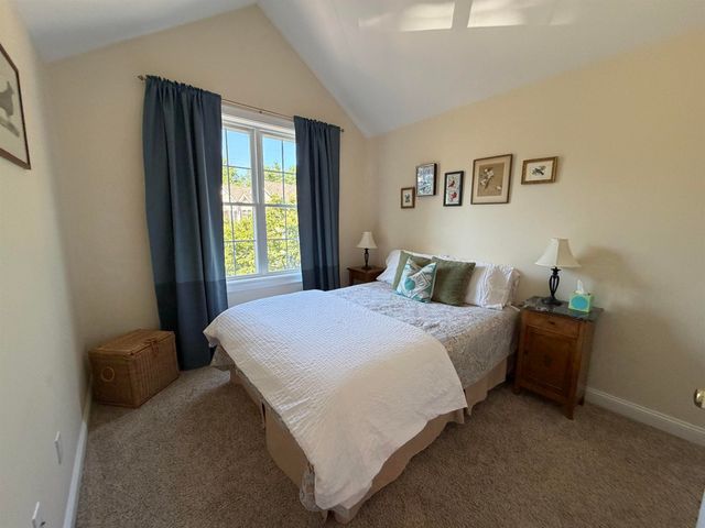 13 Lilac Lane, Newmarket, NH 03857