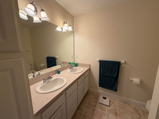 13 Lilac Lane, Newmarket, NH 03857
