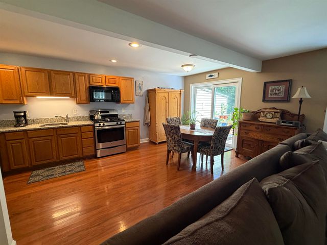 13 Lilac Lane, Newmarket, NH 03857