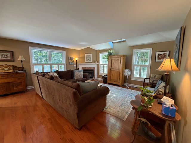 13 Lilac Lane, Newmarket, NH 03857