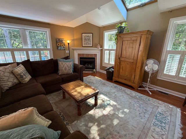 13 Lilac Lane, Newmarket, NH 03857