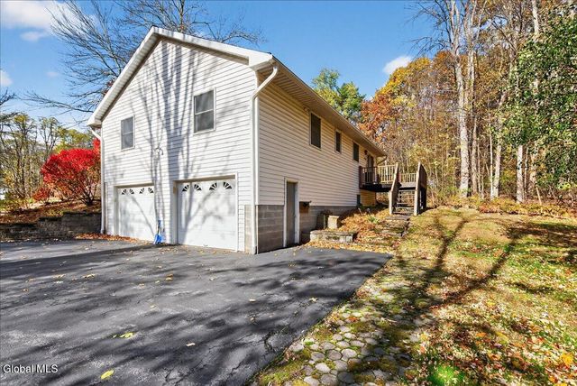 26 Northwood Drive, Malta, NY 12020