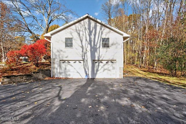 26 Northwood Drive, Malta, NY 12020