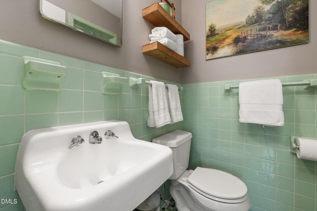 600 Tinkerbell Road, Chapel Hill, NC 27517