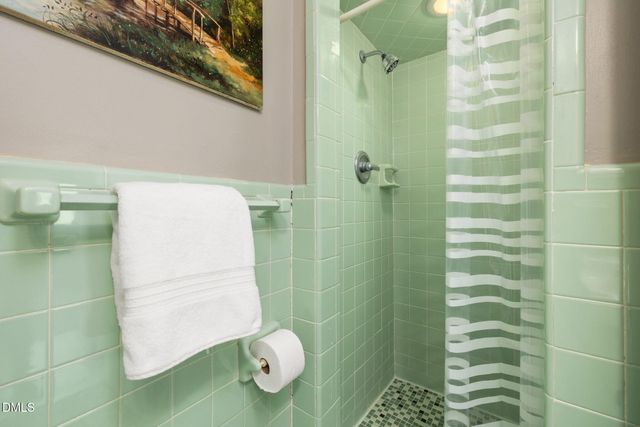 600 Tinkerbell Road, Chapel Hill, NC 27517