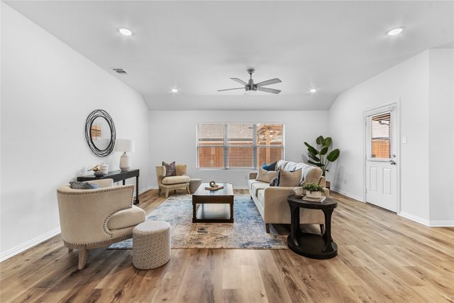 544 Hickory Ridge Drive, Van Alstyne, TX 75495