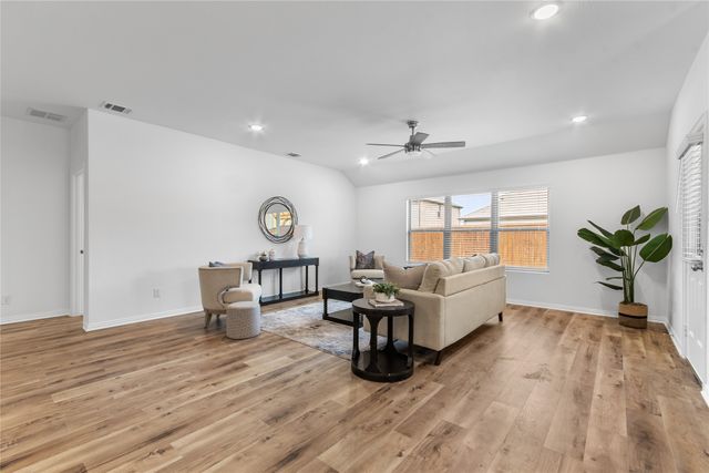 544 Hickory Ridge Drive, Van Alstyne, TX 75495