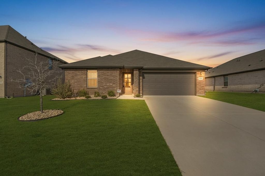 544 Hickory Ridge Drive, Van Alstyne, TX 75495