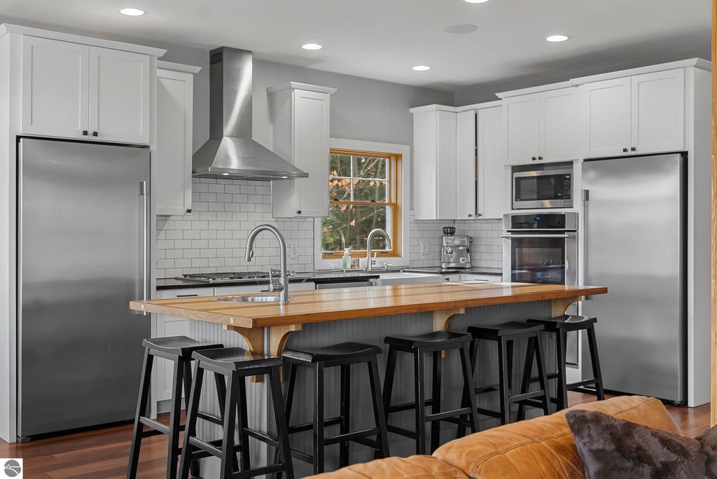 Image 15 of property listing at 7819 Hillside Drive, Traverse City, MI 49685