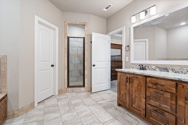 6006 W Buckeye Drive, Rogers, AR 72758