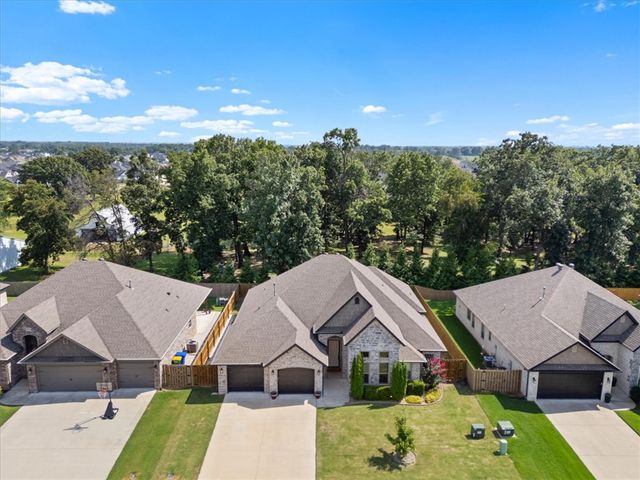 6006 W Buckeye Drive, Rogers, AR 72758