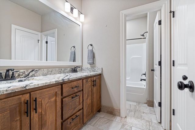 6006 W Buckeye Drive, Rogers, AR 72758