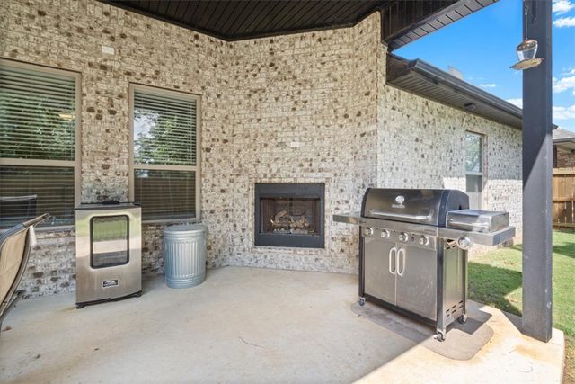 6006 W Buckeye Drive, Rogers, AR 72758
