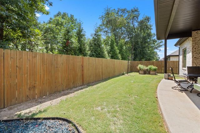 6006 W Buckeye Drive, Rogers, AR 72758