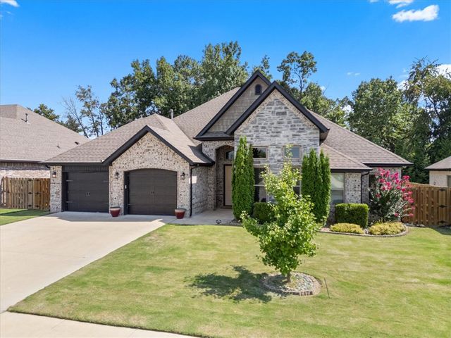 6006 W Buckeye Drive, Rogers, AR 72758