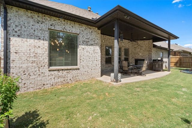 6006 W Buckeye Drive, Rogers, AR 72758