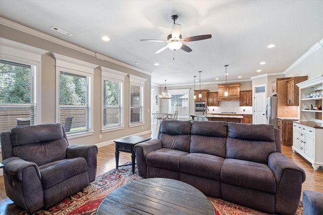 6006 W Buckeye Drive, Rogers, AR 72758