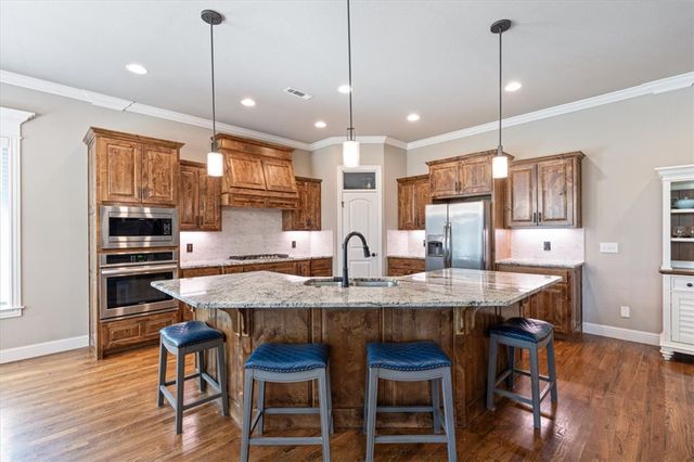6006 W Buckeye Drive, Rogers, AR 72758